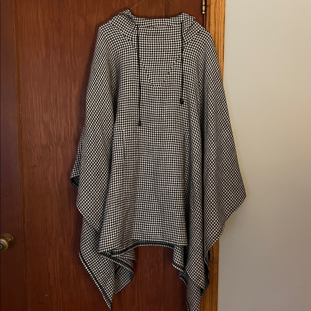 Vintage Harve Benard Wool Houndstooth Poncho